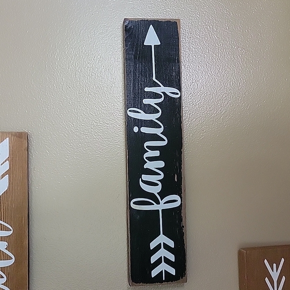Set of 4 wood signs. Faith, Family, Love, Home - Picture 4 of 9